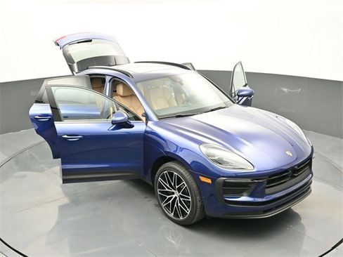 Used 2024 Porsche Macan image 33