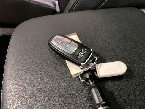 Used 2019 Audi Q8 Prestige w/ Towing Package AWD/4WD image 13