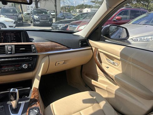 Used 2014 BMW 320i xDrive Sedan image 12