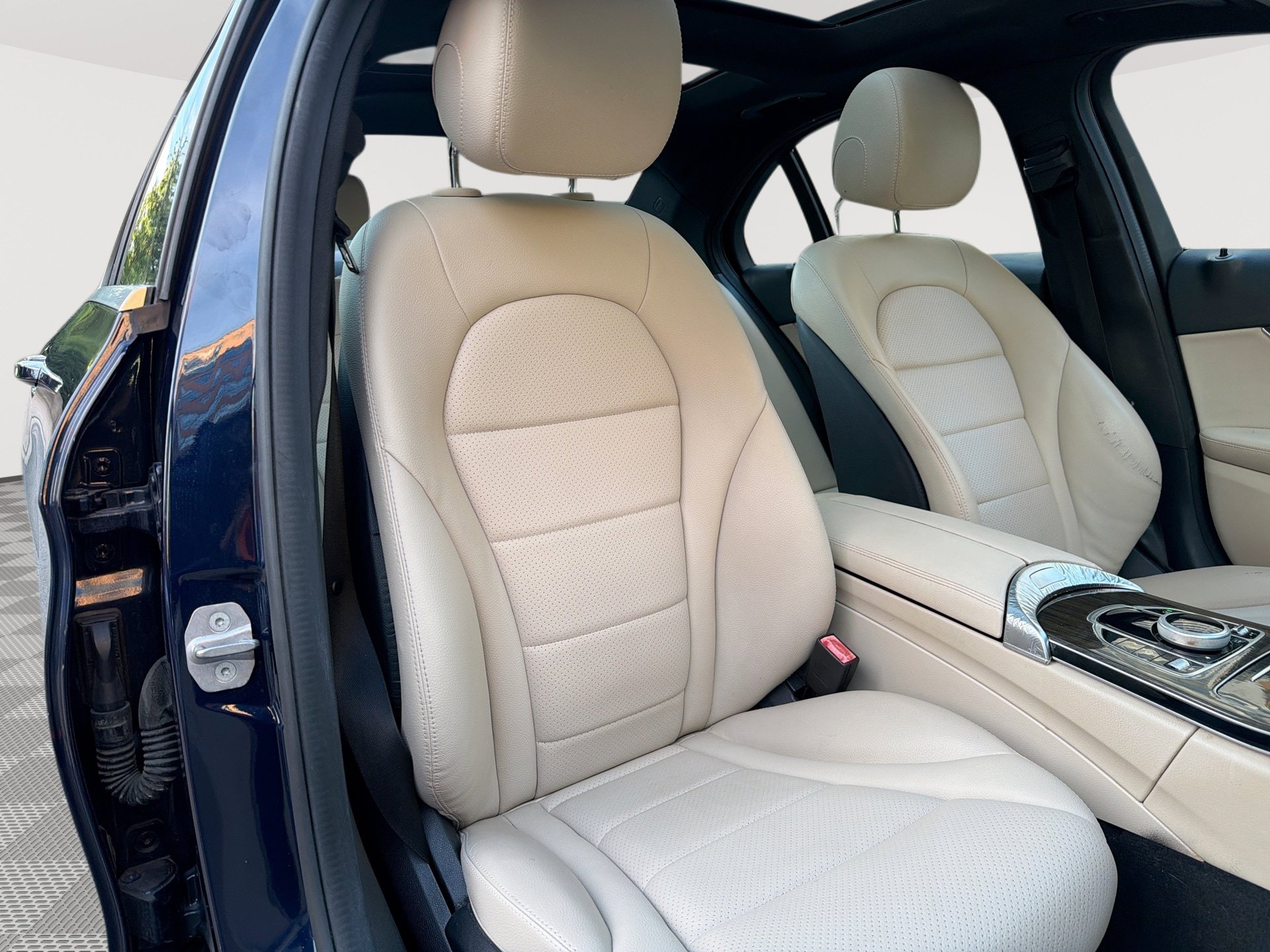 Used 2018 Mercedes-Benz C 300 Sedan w/ Premium Package image 28