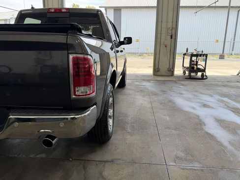 Used 2017 RAM 1500 Laramie w/ Convenience Group AWD/4WD image 5
