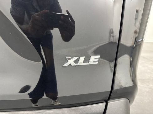 Used 2022 Toyota RAV4 XLE Premium FWD image 10