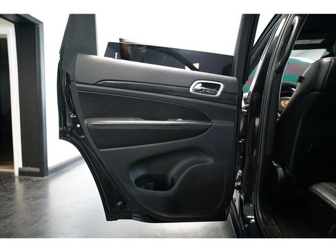 Used 2019 Jeep Grand Cherokee Altitude RWD image 14