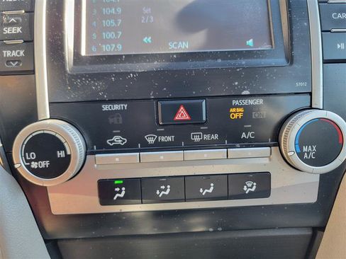 Used 2012 Toyota Camry LE image 35