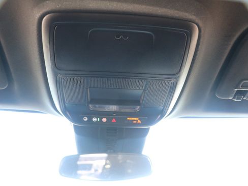 Used 2025 Chevrolet Traverse LT image 27