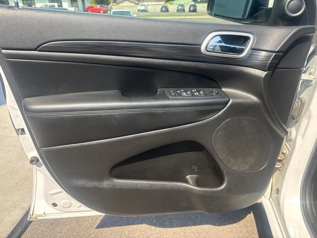 Used 2019 Jeep Grand Cherokee Altitude AWD/4WD image 9