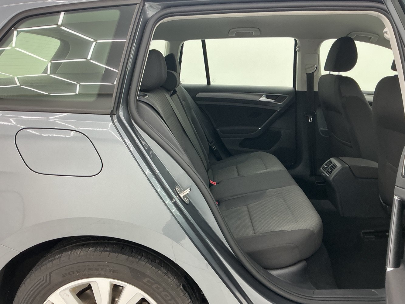 Used 2019 Volkswagen Golf S AWD/4WD image 21