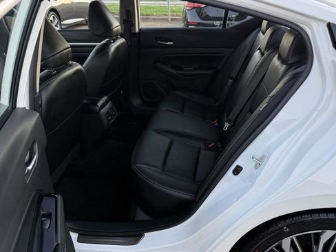 Used 2023 Nissan Altima 2.5 SL FWD image 9
