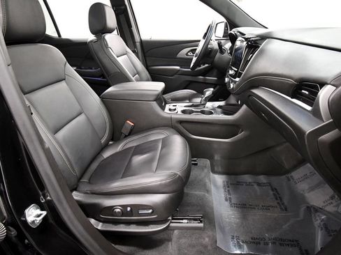 Used 2023 Chevrolet Traverse LT w/ LT Premium Package AWD/4WD image 19