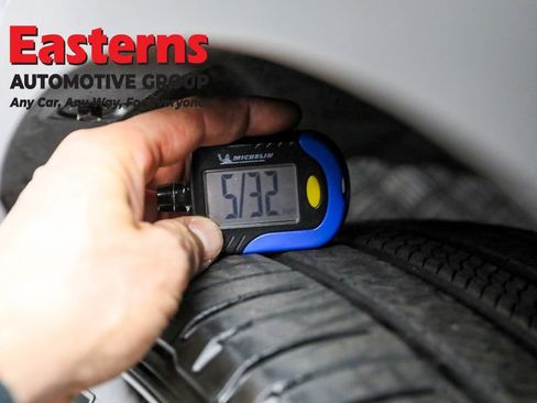 Used 2023 Toyota Highlander LE image 28