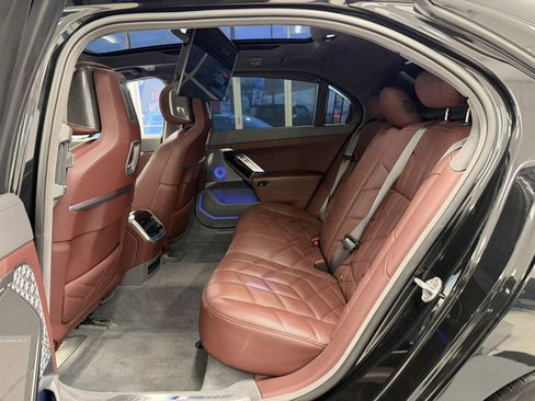 Used 2023 BMW 760i xDrive image 41