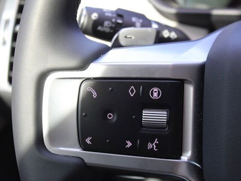 Certified 2025 Land Rover Discovery Dynamic SE image 18