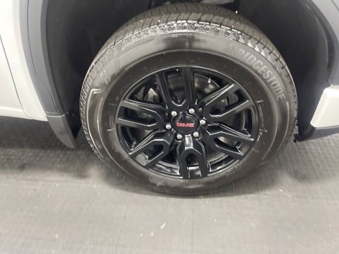 Used 2025 GMC Sierra 1500 Elevation image 28