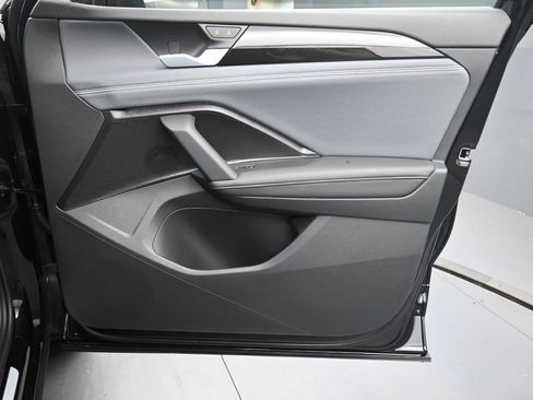 New 2026 Volkswagen Tiguan SEL R-Line image 31