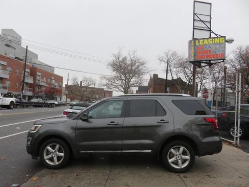 Used 2016 Ford Explorer XLT w/ Equipment Group 202A image 7
