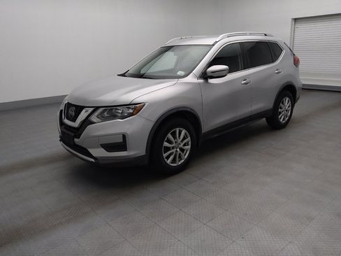 Used 2018 Nissan Rogue SV image 2