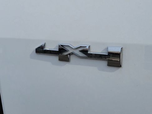 Used 2018 GMC Canyon SLT image 8