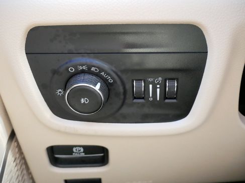 Used 2023 Jeep Grand Cherokee L Limited w/ Black Appearance Package AWD/4WD image 27