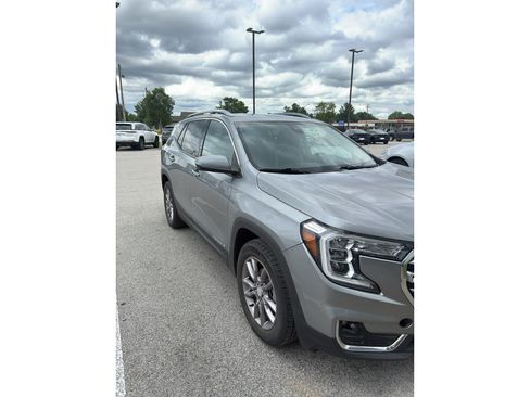 Used 2023 GMC Terrain SLT FWD image 2