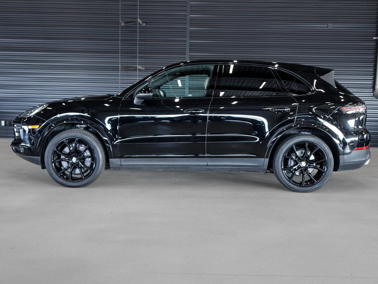 Certified 2022 Porsche Cayenne AWD/4WD image 2