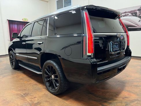 Used 2018 Cadillac Escalade Luxury RWD image 7