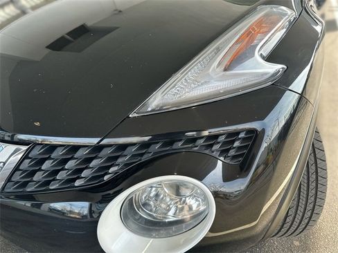 Used 2017 Nissan Juke SV image 9