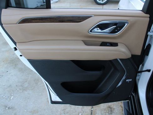 Used 2021 Chevrolet Tahoe Premier AWD/4WD image 21
