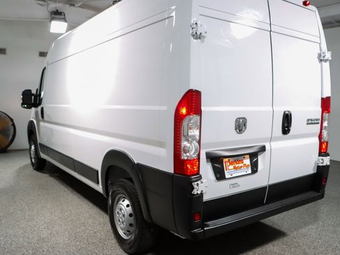 Used 2024 RAM ProMaster 2500 w/ Convenience Group FWD image 9