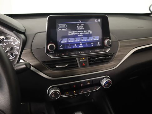 Used 2025 Nissan Altima 2.5 SV image 5