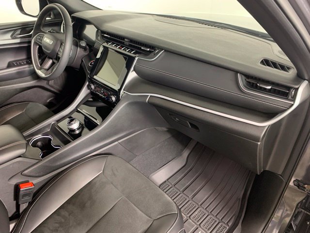 Used 2025 Jeep Grand Cherokee L Laredo AWD/4WD image 5