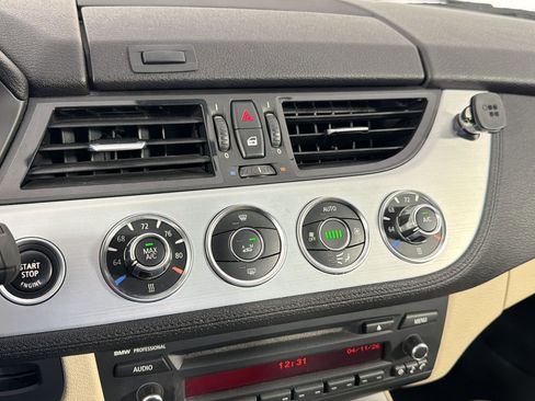 Used 2014 BMW Z4 sDrive28i image 25