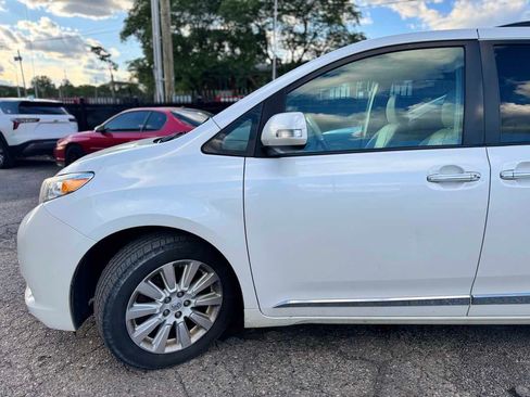 Used 2013 Toyota Sienna Limited w/ Premium Pkg AWD/4WD image 10