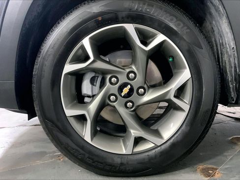 Used 2025 Chevrolet Trax LT w/ LT Convenience Package image 9