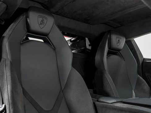 Used 2024 Lamborghini Revuelto image 34