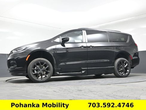 Used 2026 Chrysler Pacifica Select w/ S Appearance Package FWD image 8