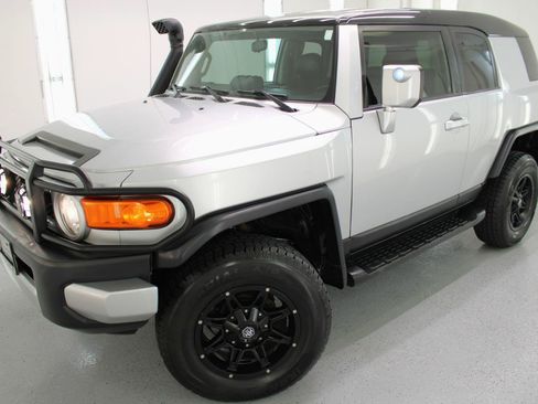 Used 2008 Toyota FJ Cruiser 2WD image 26