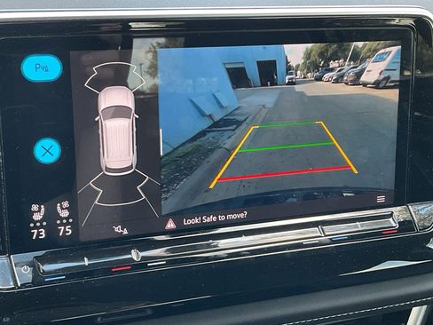 Used 2025 Volkswagen Atlas Cross Sport SE image 30