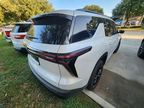 Used 2025 Chevrolet Traverse LT w/ Midnight/Sport Edition FWD image 6