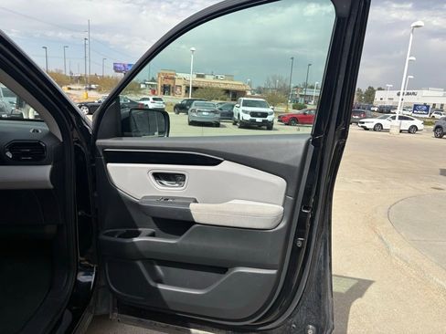 Used 2023 Honda Pilot LX image 22