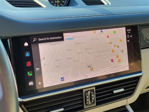 Certified 2022 Porsche Cayenne Platinum Edition image 30