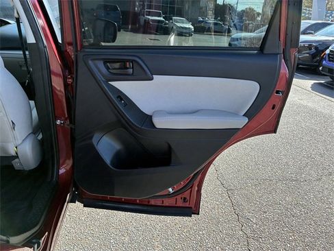 Used 2016 Subaru Forester 2.5i Premium image 30