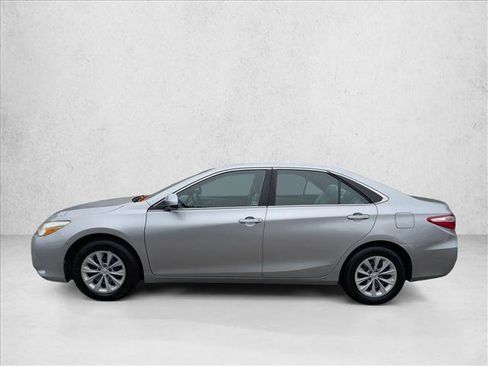 Used 2016 Toyota Camry LE FWD image 9