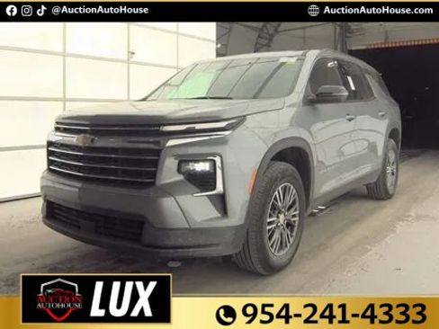 Used 2024 Chevrolet Traverse LT image 1