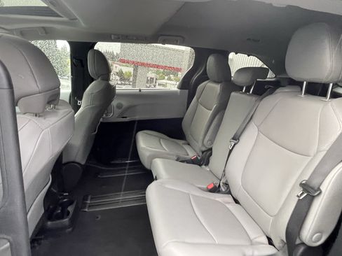 Certified 2026 Toyota Sienna XLE FWD image 15