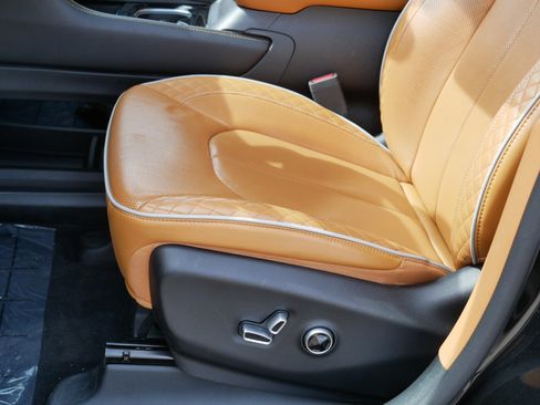 Used 2022 Chrysler Pacifica Pinnacle AWD/4WD image 13