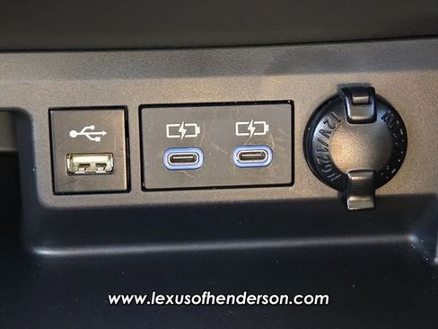 Used 2022 Toyota Highlander LE image 31