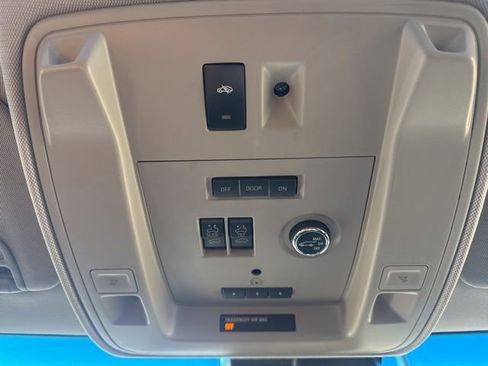 Used 2015 GMC Yukon SLT w/ Open Road Package image 32