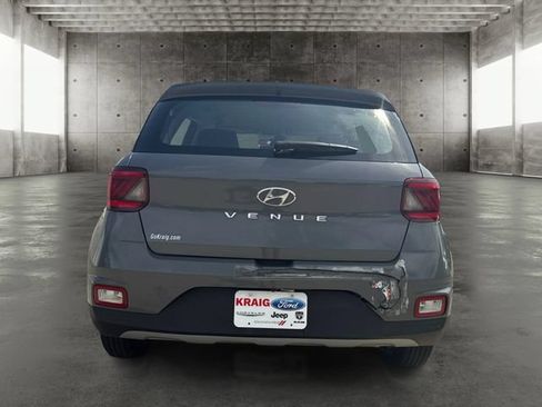 Used 2023 Hyundai Venue SE FWD image 6