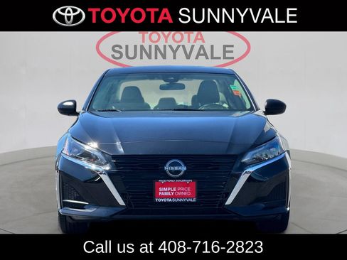 Used 2025 Nissan Altima 2.5 SV FWD image 11