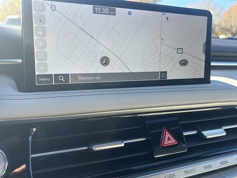 Used 2025 Genesis G70 2.5T image 18